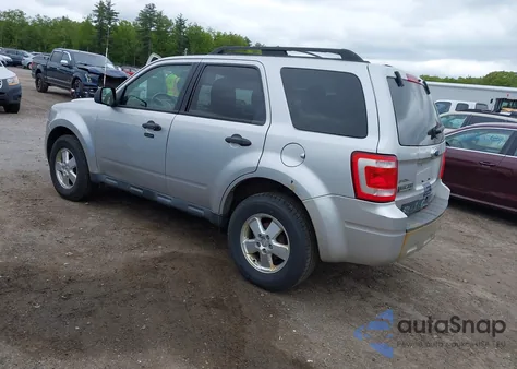 2011 Ford Escape Xlt z USA, uszkodzony, nr VIN 1FMCU9D72BKA46722